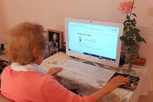 Esta abuela tiene 96 años y hace cuatro que estudia inglés con una app