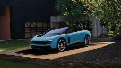 Desde su presentación, el nuevo vehículo recibió críticas por su estética y por ser íntegramente eléctrico