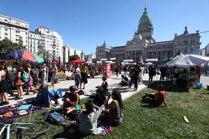 Desde temprano hubo gente que se acercó al Congreso