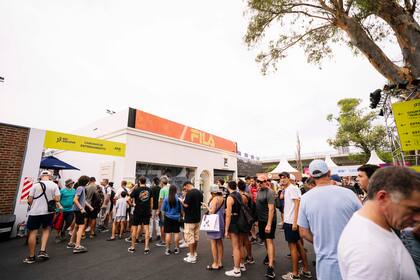 Desde temprano, mucha gente desafió el calor y concurrió al Buenos Aires