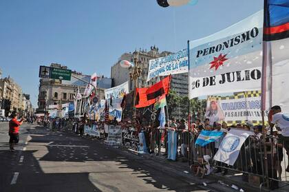 Desde temprano seguidores de Alberto Fernández comenzaron a llegar al Congreso