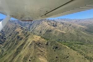 Desde Villa Dolores salen los sobrevuelos para aproximarse de una manera diferente a las Altas Cumbres.