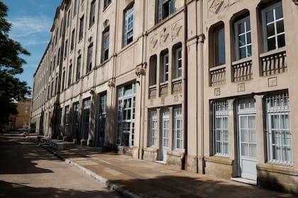 Desembarcadero y el Hotel de Inmigrantes en la avenida Antártida Argentina 1305