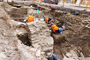 Desenterraron una iglesia funeraria del siglo VI y encontraron sarcófagos de arenisca