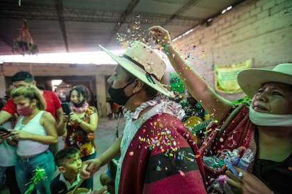 El papel picado se suma a los festejos del carnaval
