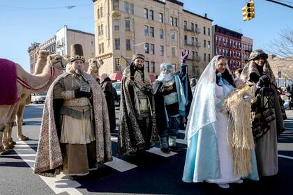 Desfile anual de los Reyes Magos en la ciudad de Nueva York.