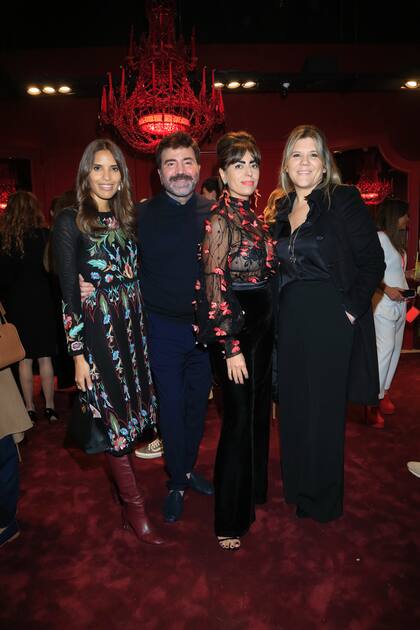 Desfile de Javier Saiach. Taina Laurino, Javier Saiach, Naná Polesello, Dominique Metzger