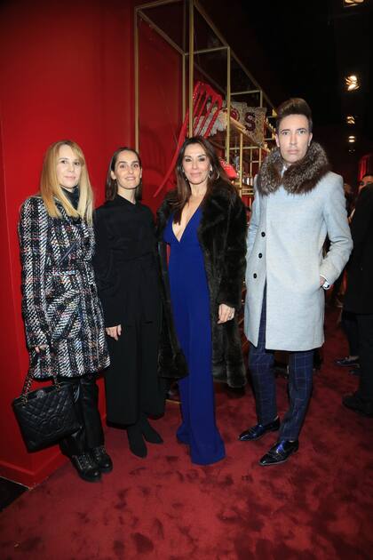 Desfile de Javier Saiach. Victoria Almiroty , Camila Romano, Viviana Saccone, Maximiliano Lumbia