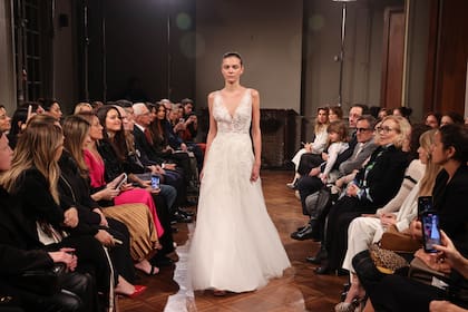 Desfile de la diseñadora Camila Romano en la Semana de la Alta Costura