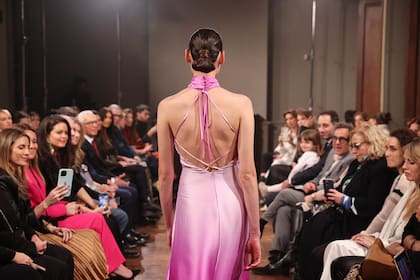 Desfile de la diseñadora Camila Romano en la Semana de la Alta Costura