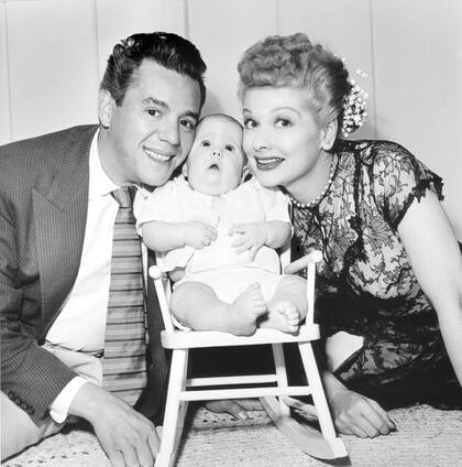 Desi Arnaz Jr. el segundo hijo de la pareja, se convirtió en el bebé más famoso de su época al aparecer en el programa televisivo de sus padres
