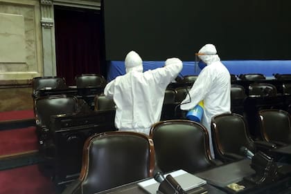 Tareas de desinfección en Diputados