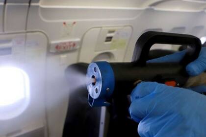 Desinfectar a fondo los aviones requiere que estén más tiempo en tierra