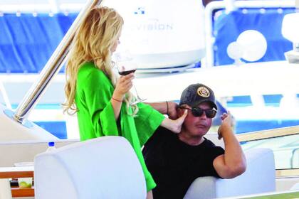 Desiree es una venezolana de 31 años que conoció al cantante hace algunos meses. Ante los rumores de romance, brindó una entrevista donde aseguró que la enamoró “su sentido del humor”.