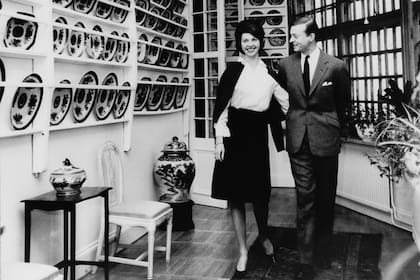 Désirée posa con su prometido, Niels Silfverschiöld, en 1963, en el castillo de Koberg, el lugar que se convertiría en su casa