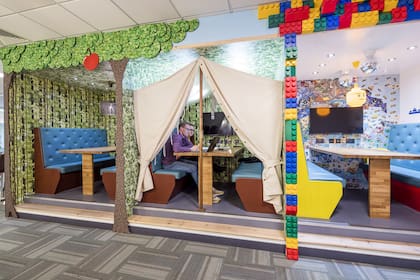 Desklodge es un coworking con espacios para niños en Bristol, Inglaterra.