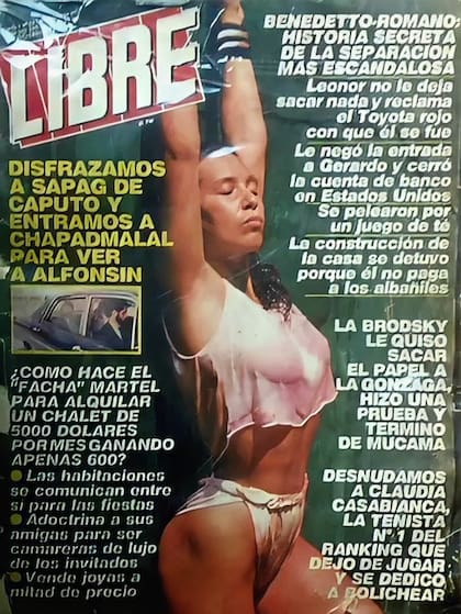 "Desnudamos a Claudia Casabianca, la tenista n°1 del ranking que dejó de jugar y se dedicó a bolichear", decía la tapa de Libre.