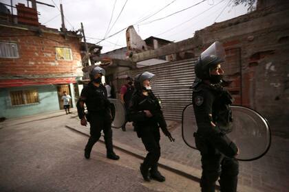 Despliegue de grupos tácticos de la Policía de la Ciudad en El Playón de la villa Fraga, el asentamiento situado detrás de la estación Federico Lacroze del ferrocarril Urquiza