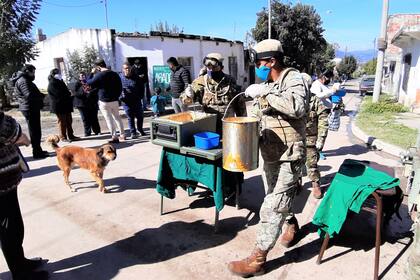 Despliegue de tropas del Regimiento de Cazadores de Monte de Tartagal en la zona de Salvador Mazza, en la conflictiva frontera con Bolivia