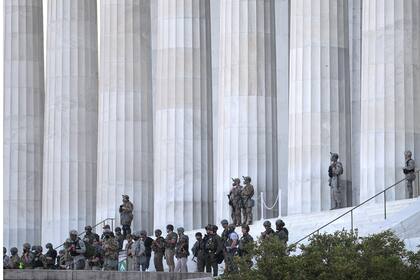 El mandatario ha amenazado que si los estados no toman medidas suficientes, desplegará a militares en activo en todo el país para reprimir las protestas