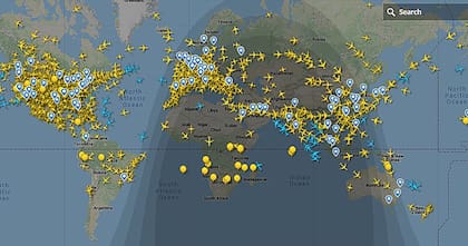 El tráfico aéreo en el mundo, a las 17.30 horas del 12 de agosto de 2020, según el monitor de la página FlightRadar
