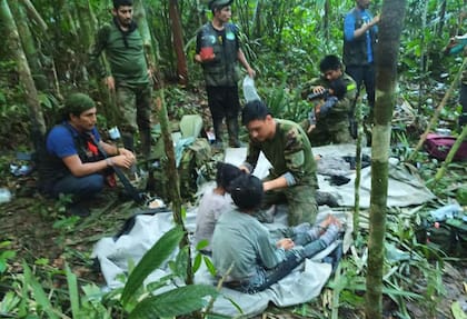 Después de 40 días encuentran con vida a los cuatro niños perdidos en la selva del Guaviare.