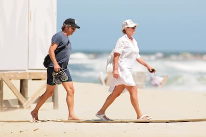 Después de almorzar unas ensaladas, dejaron la playa