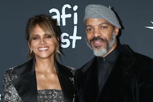 Halle Berry confirma que se comprometió con su novio, el músico Van Hunt