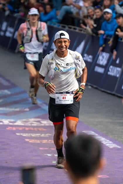 Después de conseguir un empleo formal, Santos pudo desarrollar su pasión por el running