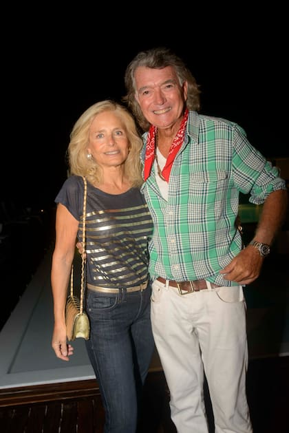 Después de dos años lejos de Punta del Este, Pancho Dotto volvió. "Tenía éste departamento en el edificio Yoo, que diseñó Philppe Starck, que no me representaba para nada. Así que me propuse darle mi impronta y empecé de cero. Tiré todo al diablo y lo rehice. Quedó espectacular, pronto lo ver+an", cuenta. El mánager organizó una megafiesta en su hogar esteño y Cecilia Zuberbühler fue una de los 60 invitados.