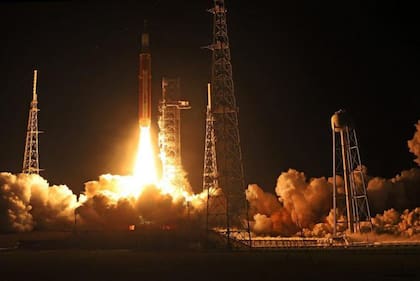 Después de dos misiones orbitales exitosas en 2007 y 2010, China alunizó el Chang'e 3 no tripulado en 2013.