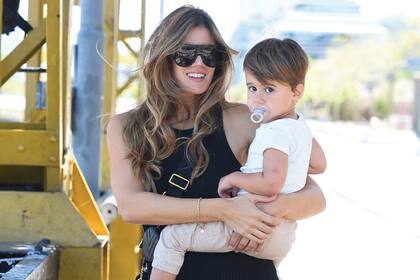 Después de estar tres semanas en nuestro país, Eguía regresó a Europa con su familia.