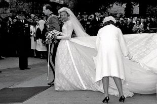 Después de la ceremonia de su boda con Katharine Worsley, los recién casados llegan a Hovingham Hall para la fiesta