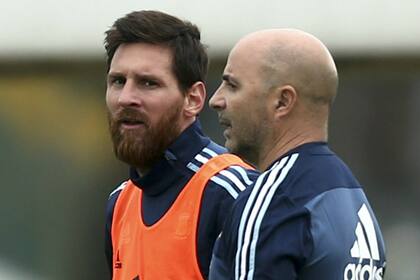 Hay expectativa por ver cómo será el reencuentro entre Lionel Messi y Jorge Sampaoli, el DT que perdió el control de la selección argentina durante el Mundial de Rusia.