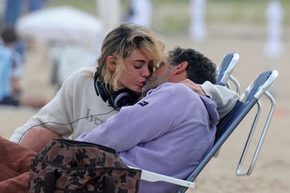 Después de meses de rumores, Emilia
oficalizó a su nuevo amor en la edición 2024
del Prix de Barón B, en noviembre pasado