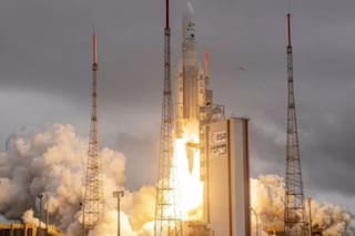 Despegó el mayor telescopio espacial de la historia que busca la luz de las primeras estrellas