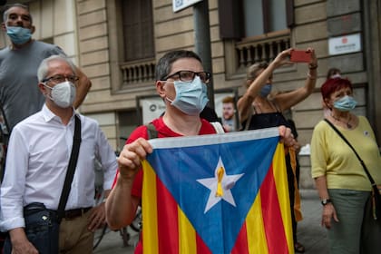 Después de muchos reclamos y en medio de la tensión política constante, Cataluña recuperó el control sanitario de la crisis por el coronavirus que durante tres meses estuvo a cargo del gobierno central
