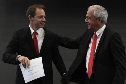 Después de ocho años al frente de River, Rodolfo D´Onofrio le cedió el mando a Jorge Brito, nuevo Presidente millonario