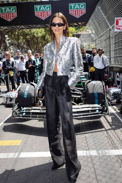 Después de pasar por Cannes, la top brasileña Izabel Goulart dejó su huella en Montecarlo, invitada por Mercedes-Benz.