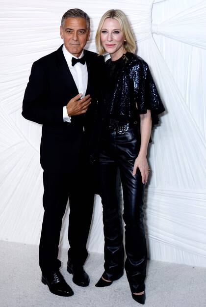 Después de que George Clooney la sorprenda con un video muy especial en el Festival de San Sebastián (donde Cate Blanchett recibió el premio Donostia), la actriz le devolvió el favor asistiendo a esta gala benéfica de su fundación. Los colegas, que son muy amigos, se mostraron muy cómplices ante los flashes
