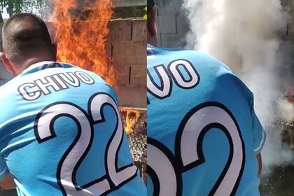 Después de quemar la carne, el asador tomó un balde de agua y apagó el fuego