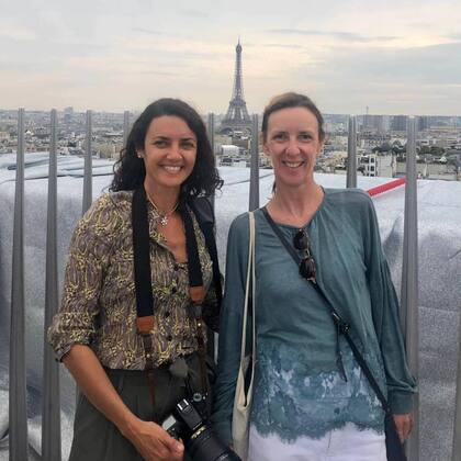 Después de recorrer senderos separados, la vida de las dos argentinas se cruzaron en París.
