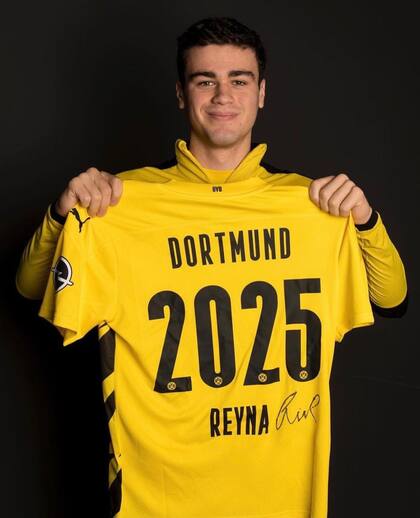 Después de seguir de cerca su desarrollo y contratarlo a los 17 años, en 2020 Gio Reyna firmó una extensión de contrato con el Borussia Dortmund hasta 2025