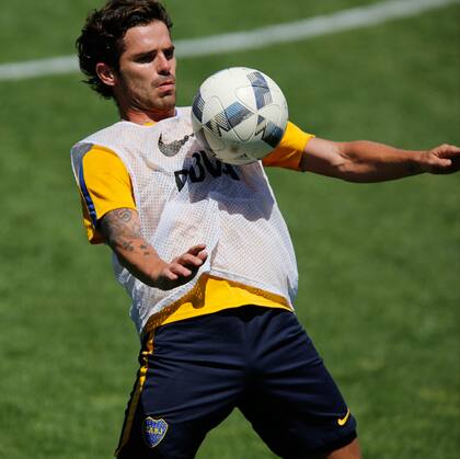 Después de siete meses de inactividad, Gago se reencontró con la pelota