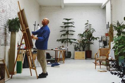 Después de terminar el colegio en Bella Vista, a los 18 años empezó Bellas Artes en la Escuela Prilidiano Pueyrredón sin imaginar jamás que un día su talento sería apreciado por la realeza. “Máxima, además de ser conocida y vestirse muy bien, representa a una monarquía joven, moderna, más abierta”, dice.