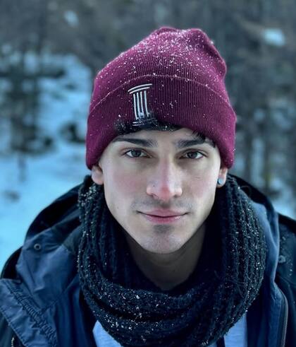 Después de terminar el colegio, Gianluca trabajó de mozo y en la venta de autos, donde descubrió su deseo de independencia económica. “Ahí entendí que no quería que nadie me diga cuánto puedo ganar”, dice. (IG @pugliese_gian)