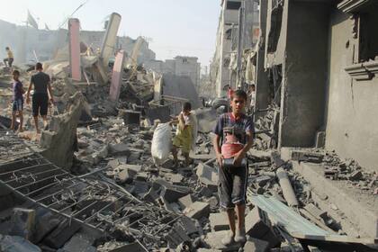 Después de tres semanas de bombardeos, Gaza luce como una ciudad en ruinas