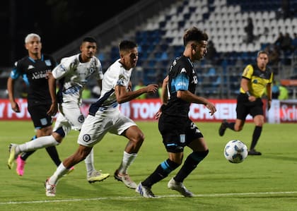 After a start with doubts, Racing managed to unlock the duel against San Martín