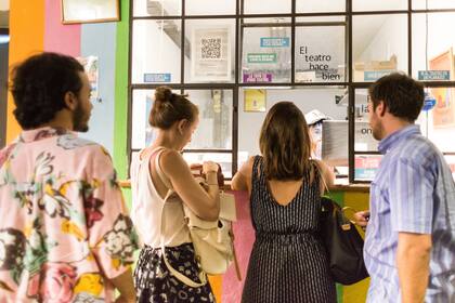 Después de una buena función en Timbre4, nada como una pizza calentita en Parecchio