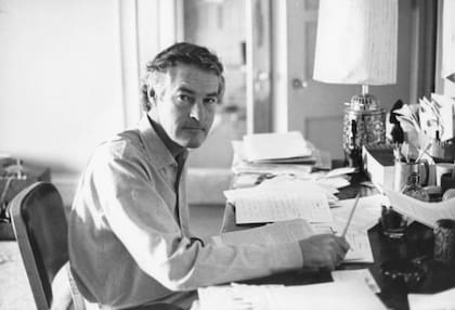 Después de una experiencia con hongos, Leary empezó a investigar los efectos de las drogas psicodélicas